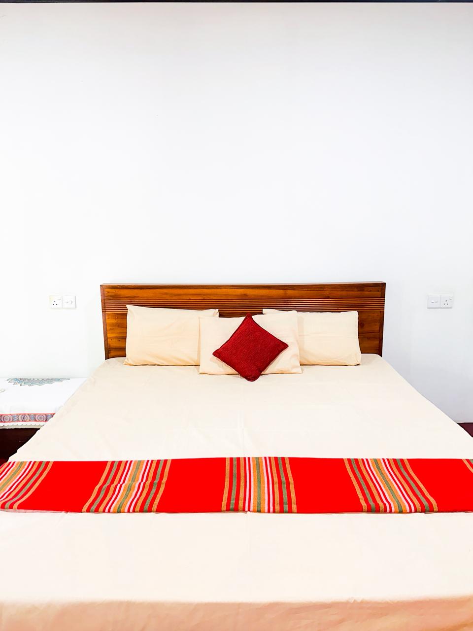 Room B - Mini pantry/kitchen area